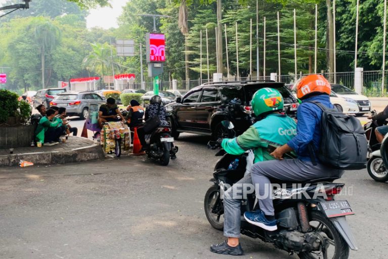 Attachment for Makna HUT RI ke-80, Ojol: Dapat Uang Cukup Tanpa Kerja dari Pagi Sampai Sore