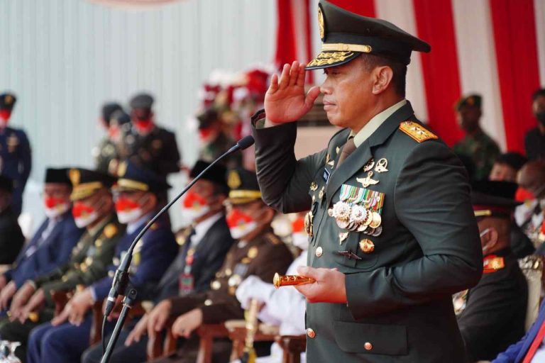 Attachment for Terbaik! Pangdam XVII Cenderawasih Pimpin Upacara Penurunan Bendera HUT Ke-80 RI